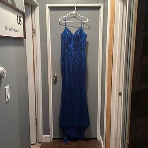 worn once, beautiful prom dress!! absolutely gorgeous!